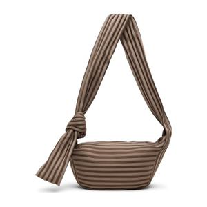 25 FW Issey Miyake 여성 그레이 준 리니어 니트 56 숄더백 252809F048003