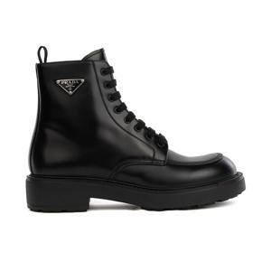 25 FW 프라다 로고 디테일 플라크 레이스 부츠 블랙 2TG220FG000055