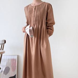 샵앤) 여성 단추오픈 핀턱 면100 롱원피스 ARA-WDR-4927-베이지