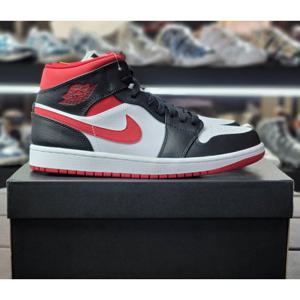 조던 1 미드 짐레드 블랙 화이트 554724-122
