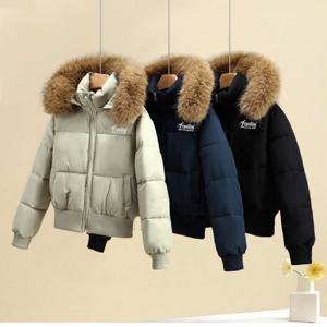 [에이시크] 브론테 퍼 후드 레터링 패딩 점퍼 C25DJP059