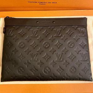 루이비통 남성 LV 포쉐트 투고 G65 클러치 블랙 M81570