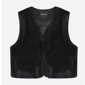 [써스데이아일랜드](T258MVT274W)소프트 퍼 베스트