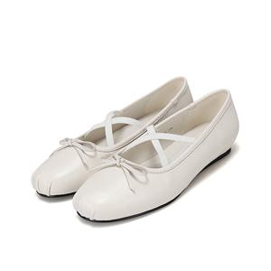 [바바라(슈즈)]앞코 셔링 리본 포인트 발레리나 데일리 플랫슈즈 BBH140-IV