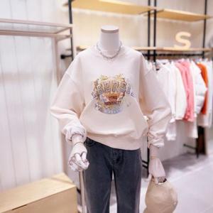 [시에로]  SK1TSF32M_엠블럼 로고 프린트 크롭 맨투맨