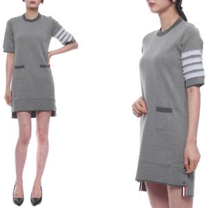 [톰브라운] 24SS 여성 사선 스트라이프 니트 원피스 (FKD166A Y3005 055 24S)