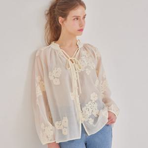 [매긴]플라워 자수 베일 블라우스_PBMF5S1BL5251