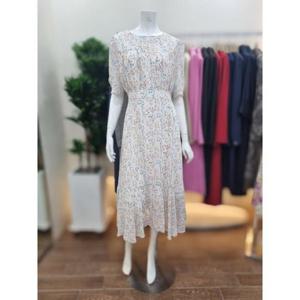 아니베F 세이브존06 라운드넥 잔꽃무늬 쉬폰 원피스 A54WOP5J10