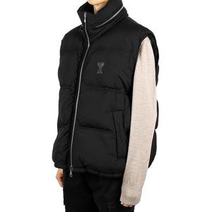 아미 HJK703 PA0009 001 하트로고 레더패치 다운 패딩 베스트