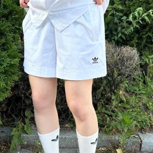 아디다스 여성 에센셜 립스톱 쇼츠 화이트 반바지 JD1510