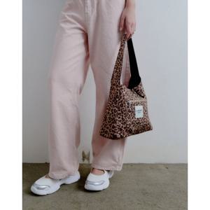 [질스튜어트] 블랙 나일론 원단 리버서블 미디움 숄더백 JABA5E011