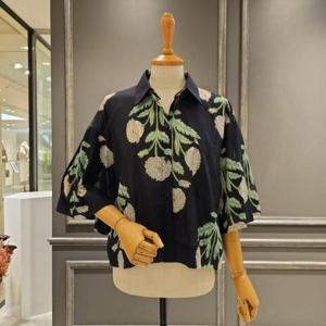 [아니베에프]  A45WBL540_와이드 슬리브 숏 블라우스