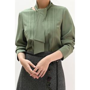 [비꼴리끄(여성)]실크 노카라 핀턱 블라우스 B234WB1030