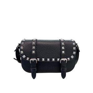 [발렌티노(잡화)]그레인 카프스킨 락스터드 미니백 (6Y2P0V05KDB)