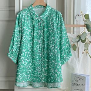 샵앤) 여성 꽃무늬 셔링 카라넥 5부소매 블라우스 DGB-WBL-4375-그린