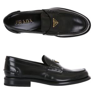 25FW 2DB223 055 F0002 프라다 에나멜 메탈 로고 로퍼