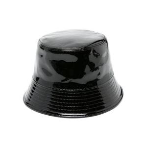 프라다 트라이앵글 로고 페이턴트 가죽 버킷 햇 1HC137069