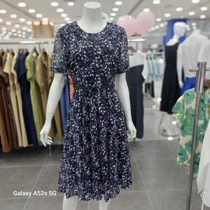 [아니베에프]A55WOP500 잔꽃무늬 프린트 라운드넥 플레어 원피스