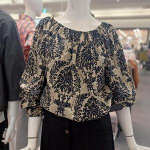 Latium HC06 오픈 숄더 루즈핏 팔뚝 품 편한 산드라 벌룬 셔츠블라우스 T2533bl04