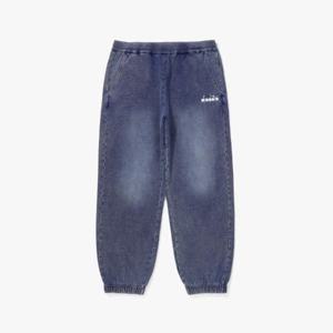 디아도라바지 AQS D5323LFP18DNM 스프레이 워싱 데님 스웨트팬츠 DENIM
