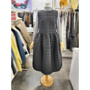 밸리걸 세이브존01 뒷트임 백리본 퀼팅 민소매 원피스 816770