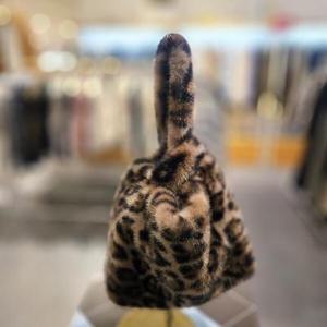 [레코브]LC43EBAH001X_레오파드 에코 퍼 토트백