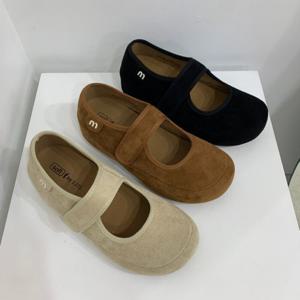 씨샵인더룸 / 누모 로고 스웨이드 벨_크로 스트랩 통굽 로퍼 3color