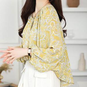 [패션시그널]옐로우플라워 가오리핏 라운드넥 블라우스 D7D99B