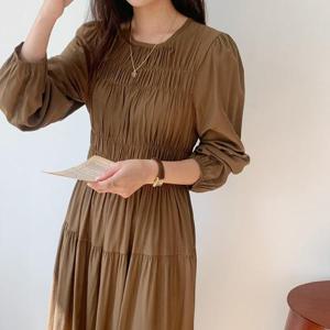 [옷자락] 여성 겨울 연말룩 라운드넥 스모크 셔링 퍼프 롱원피스