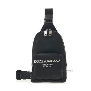 [돌체앤가바나] FW24 남성 로고 프린트 슬링백 BM2295 AG182 8B956