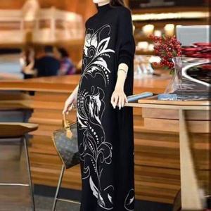 [에이치플러스몰]루즈핏 인기 빅 플라워 하이넥 감성 니트 롱 원피스