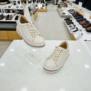 [탠디]미셸by탠디여성소가죽러브하트소재자수창큐빅장식포인트스니커즈X23008_CJ