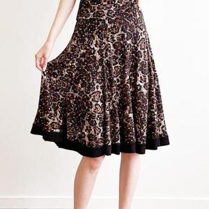 [셀러허브_여성트랜드패션]까르죠아 호피 플라워 블랙 플레어 스커트 미디 치마
