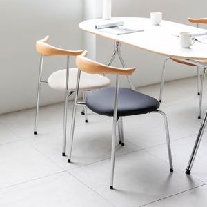 [리퍼] 카우 체어 가죽 브라운 원목 식탁 디자인 인테리어 카페 의자