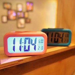 레트로 빈티지 디지털 알람시계