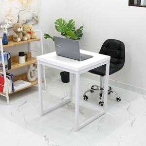 작은 공간 1인용 학원 책상 650 x 600 흔들림 없는 네모 프레임 심플한 데스크