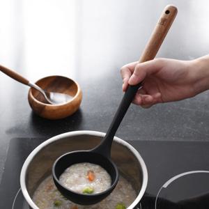 플렉시벨 실리콘 국자 조리도구 키친툴 우드핸들 블랙/화이트