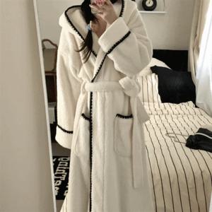 또띠아 스티치 삥줄 극세사 수면 잠옷 롱 로브 가운 (1color)