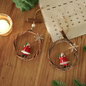 나무 위의 산타 리스 오너먼트 크리스마스 장식 소품