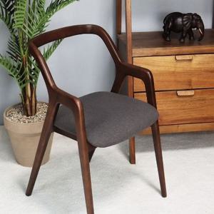 짙은월넛 중우한 비치 원목프레임 패브릭시트 안락의자500