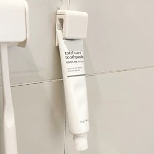 화이트 치약걸이