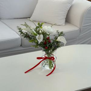 화이트 크리스마스 레드베리 조화 꽃다발 인테리어 카라꽃 연말소품