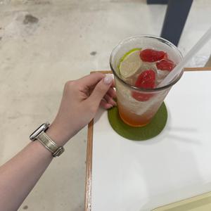 애플워치 갤럭시워치 모든 기종 호환 고트 레더 메탈릭 가죽스트랩