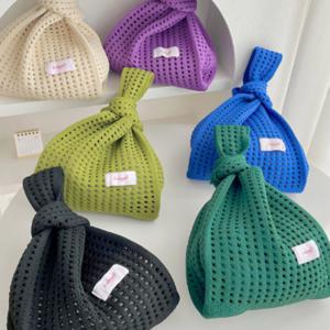 손목 미니 가방 여자 대학생 크로스백 가벼운 니트 가방