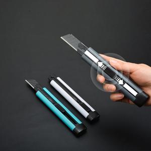 가벼운 작업용 대형 커터칼 18mm 산업용 공업용 컷터기 캇타기 택배포장 문구 사무 박스칼