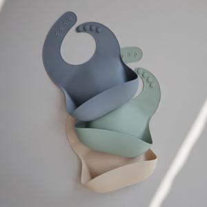 MUSHIE 실리콘 솔리드 턱받이