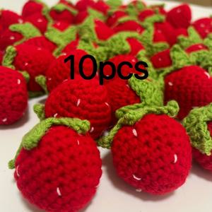 TEMU 10개 수제 크로셰 딸기 매력 - 빨간색 & 초록색 니트 펜던트, 열쇠고리 액세서리 및 DIY 공예용 | 생일 선물 장식, 가방 걸이 오너먼트| 재미있는 디자인 | 천 소재 제작, 크로셰 액세서리, 추수감사절에 완벽한 아이템