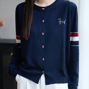 TEMU 여성용 캐주얼 프렌치 불독 프린트 가디건 - 부드러운 울, 사계절형 라운드넥 버튼업 클로저와 레드 & 화이트 소매 장식, 손세탁 가능한 포근한 니트 (NJR-580-35), 다재다능한 탑, 유쾌한 디자인, 편안한 원단, 고급 수제작, 패셔너블한 여성과 강아지 애호가를 위한