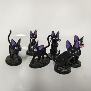 TEMU 일본 애니메이션에서 따뜻한 블랙 피규어를 랜덤으로 보내드립니다. 장난기 넘치는 베이스가 특징입니다. 귀여운 카와이 인형은 이상적인 선물 선택입니다.