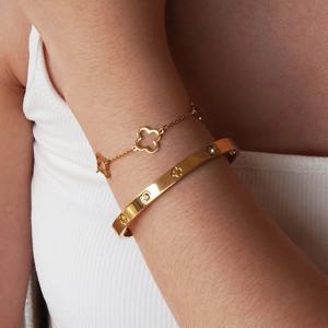 TEMU 심플하고 우아한 스테인리스 스틸 팔찌 2개 세트, 창의적인 클로버 디자인, 여성용 연회, 데일리 패션, 출퇴근 또는 휴일 선물에 적합, 데일리 패션 액세서리,출퇴근용 주얼리, 주얼리,심플 브레이슬릿,고품질 금속,광택 마감,패션 브레이슬릿,여성용 팔찌,그녀를 위한 선물,파티용 주얼리